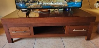 Mesa de centro de madera con cajones