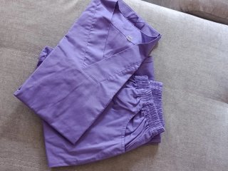 Uniforme de trabajo morado