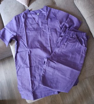 Uniforme de trabajo morado