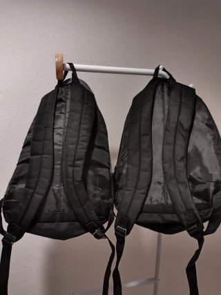 Lote de mochilas y bolsa rojo