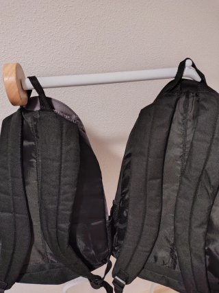 Lote de mochilas y bolsa rojo