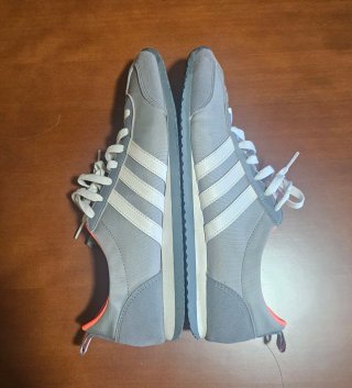 Zapatillas Adidas JOG grises y blancas
