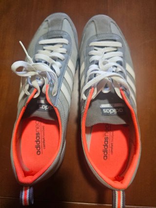 Zapatillas Adidas JOG grises y blancas
