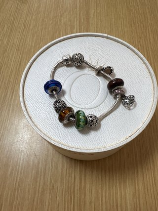 Pulsera Pandora con 8 charms