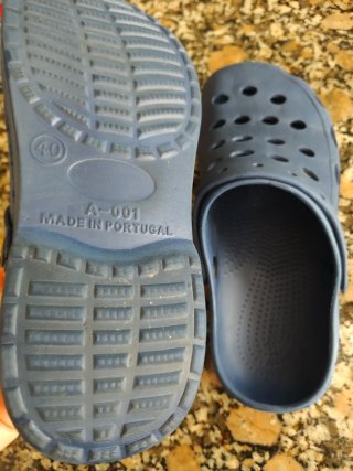 Zuecos tipo Crocs Azul (40) y Rojo (39)