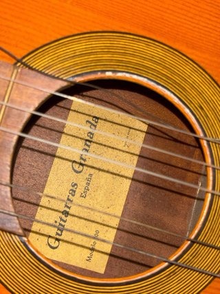 Guitarra clásica antigua