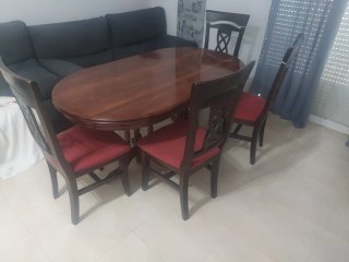 Mesa de salón con 4 sillas
