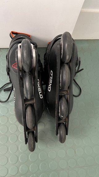 Patines en línea Decathlon negros + protecciones