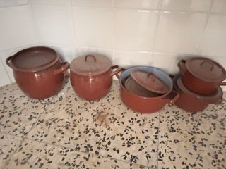Vajilla antigua de cerámica y porcelana
