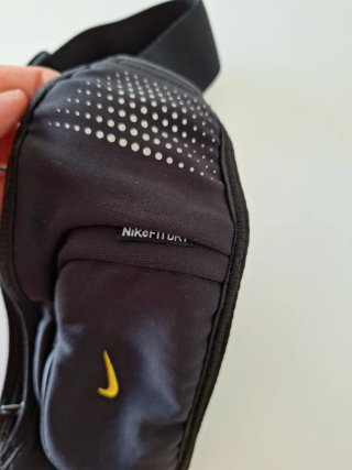 Riñonera Nike FitDry Negra