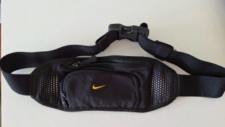Riñonera Nike FitDry Negra