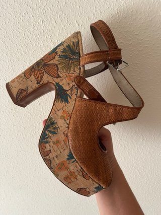 Sandalias Bimba y Lola Plataforma Flores