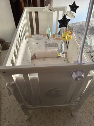Cuna de bebé blanca + colchón