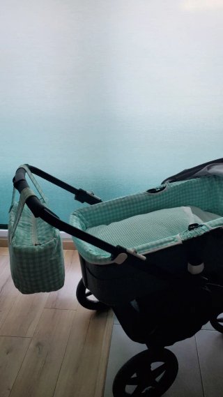 2 Sacos y bolso de vichy verde.