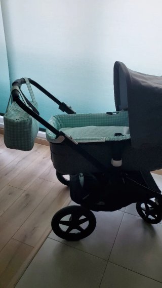 2 Sacos y bolso de vichy verde.