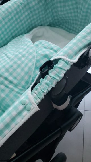 2 Sacos y bolso de vichy verde.