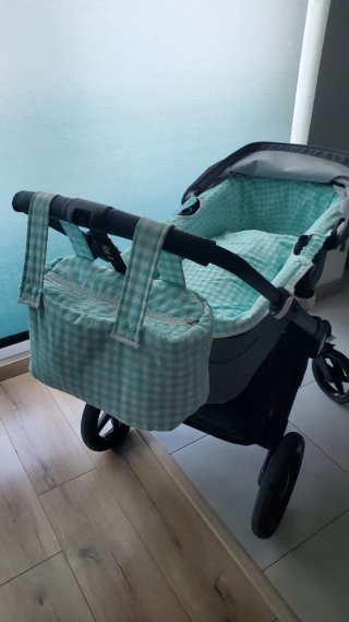2 Sacos y bolso de vichy verde.