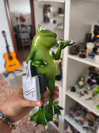 Figura Rana Decorativa con Móvil