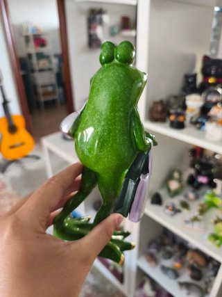 Figura Rana Decorativa con Móvil