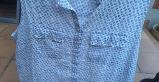 Camisa sin mangas blanca topos