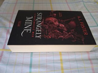 Strangely mine. Stranamente mio - A.J. Foster