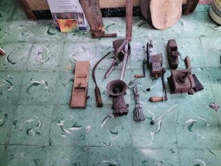 Herramientas antiguas de madera y metal