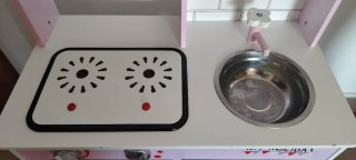 Cocina infantil de madera rosa