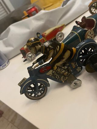 Moto de hojalata vintage
