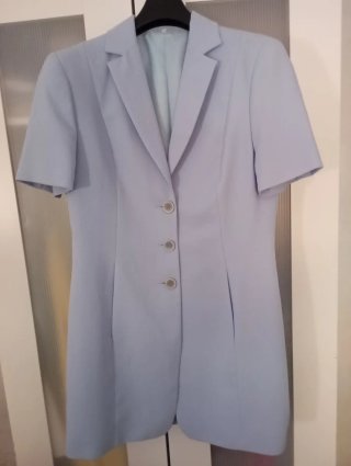 Conjunto de Vestido azul corto y chaqueta larga