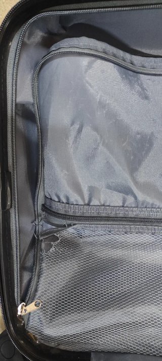 Maleta de viaje rosa con ruedas