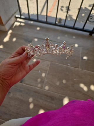 Tiara  con pedrería