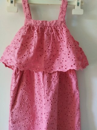 Mono niña rosa