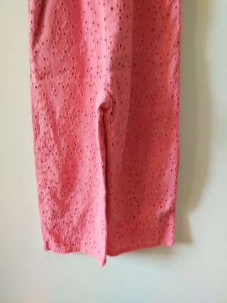 Mono niña rosa