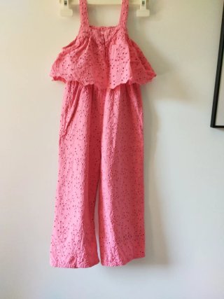 Mono niña rosa