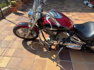 Yamaha Drag Star Cruiser Negra y Roja 1.100cc-62cv
