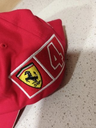 Gorra Ferrari Roja Firmada