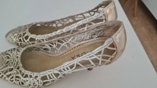 Zapatos de tacón beige/dorados