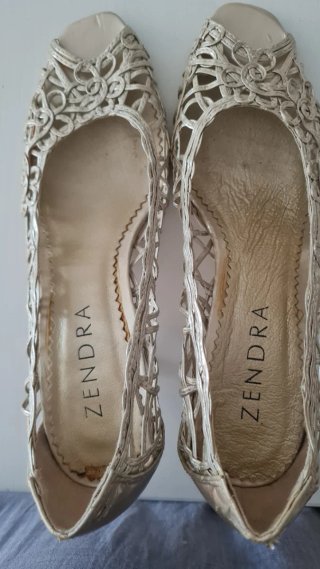Zapatos de tacón beige/dorados