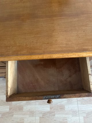 Cómoda de madera con espejo