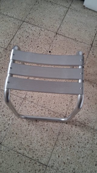 Silla de ducha metálica plateada