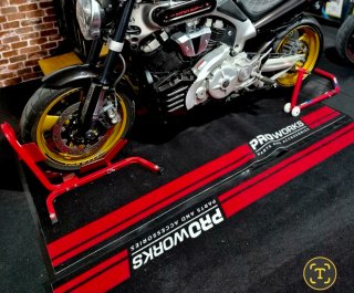 Yamaha MT-01 Negra y Dorada