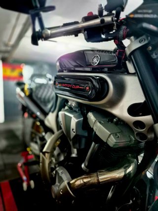 Yamaha MT-01 Negra y Dorada