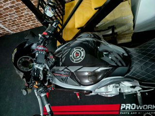 Yamaha MT-01 Negra y Dorada
