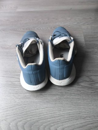 Zapatillas Wilson Azules y Blancas