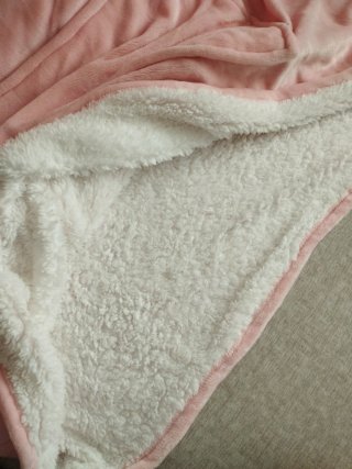 Manta con capucha marca the Oodie rosa talla única