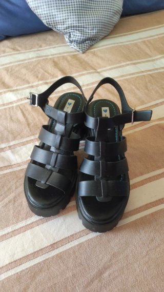 Sandalias Mustang Negras Plataforma