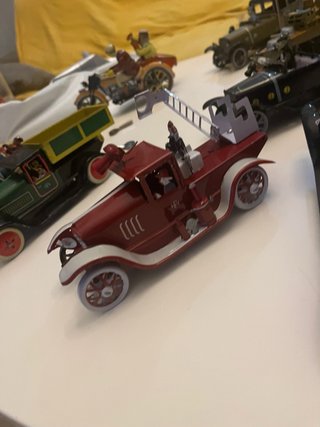 Camión de bomberos vintage de hojalata
