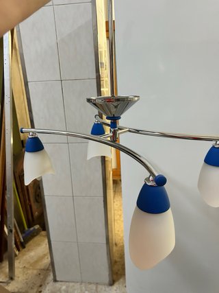 Lámpara de techo azul y blanca