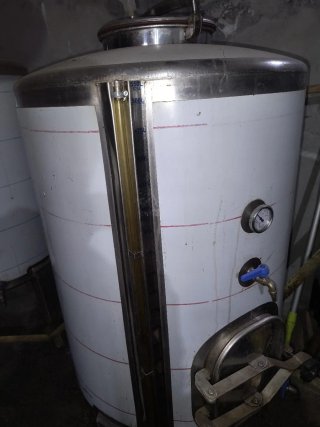 Se venden 2 cubas para hacer vino