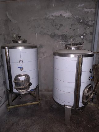 Se venden 2 cubas para hacer vino